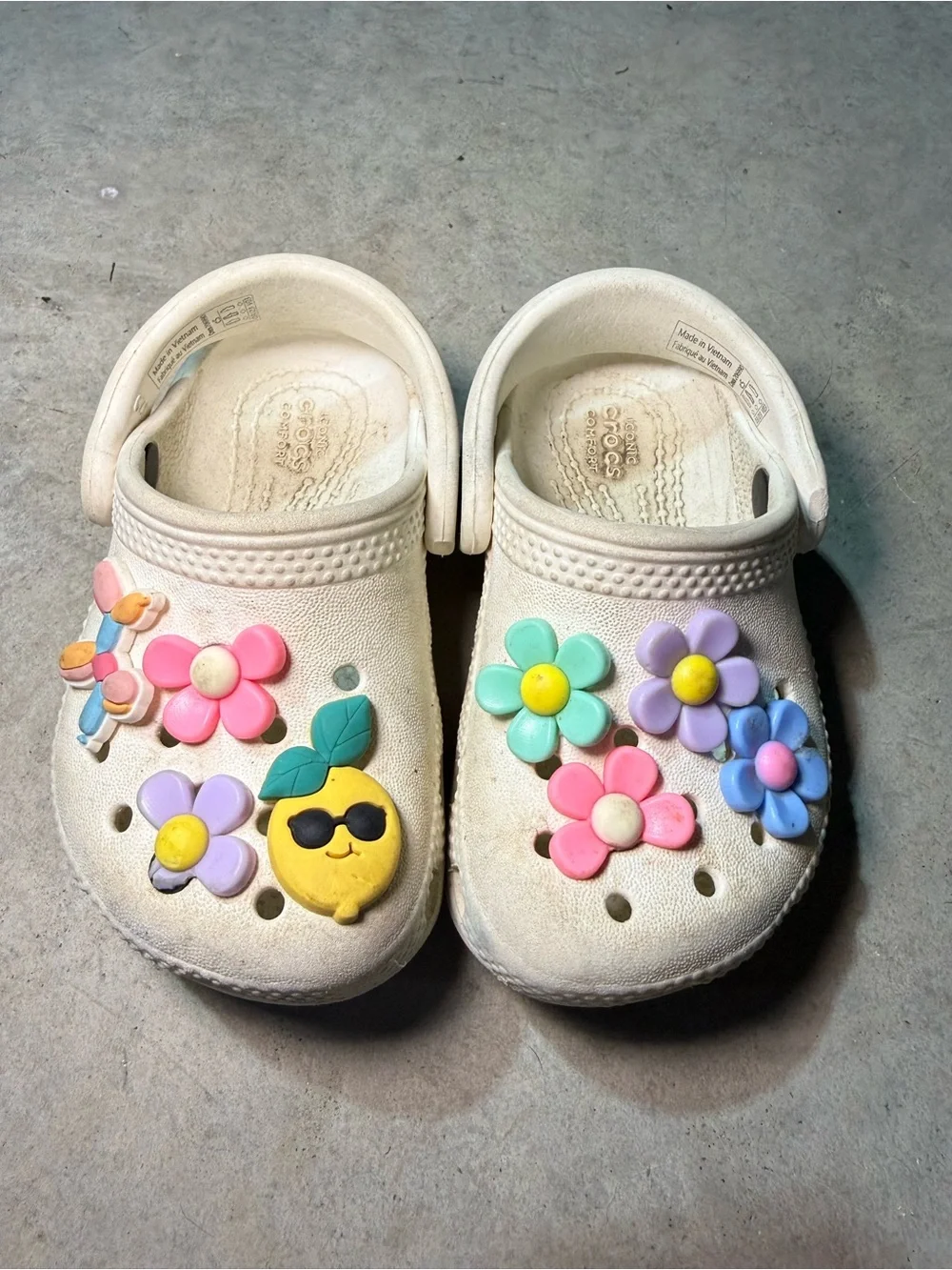 CROCS White Kids Clogs with Pastel Flower and Lemon Charms